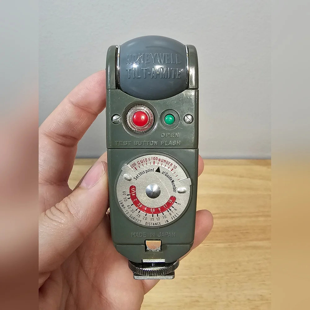 Vintage MCM 1960's Honeywell Tilt-A-Mite Pocket Size photography Flash Unit
